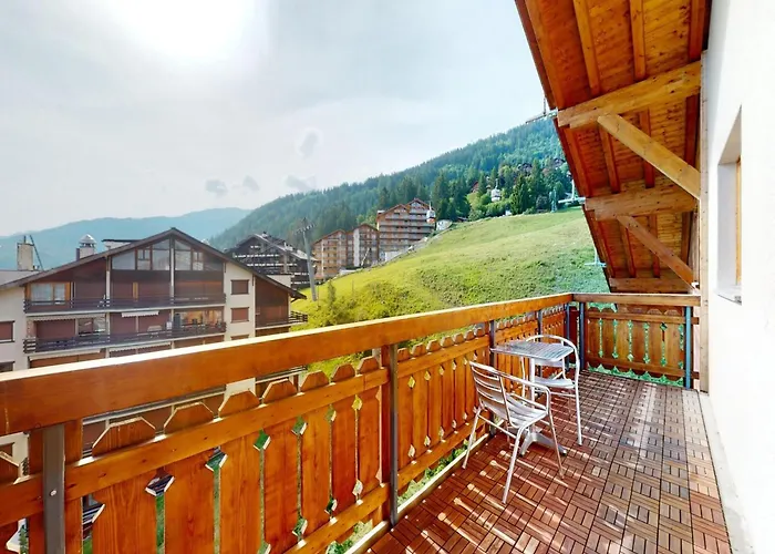 Tasteful With Balcony